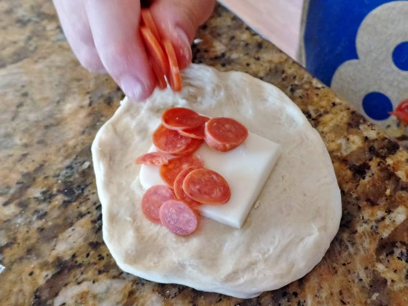 Pepperoni Rolls - simple rolls stuffed with pepperoni and cheese. West Virginia Pepperoni Rolls. Kids recipes.